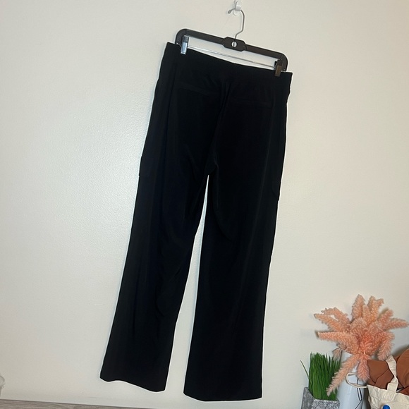 Athleta Black Chelsea Wide Leg Utility Cargo Pants 6 - Picture 4 of 6